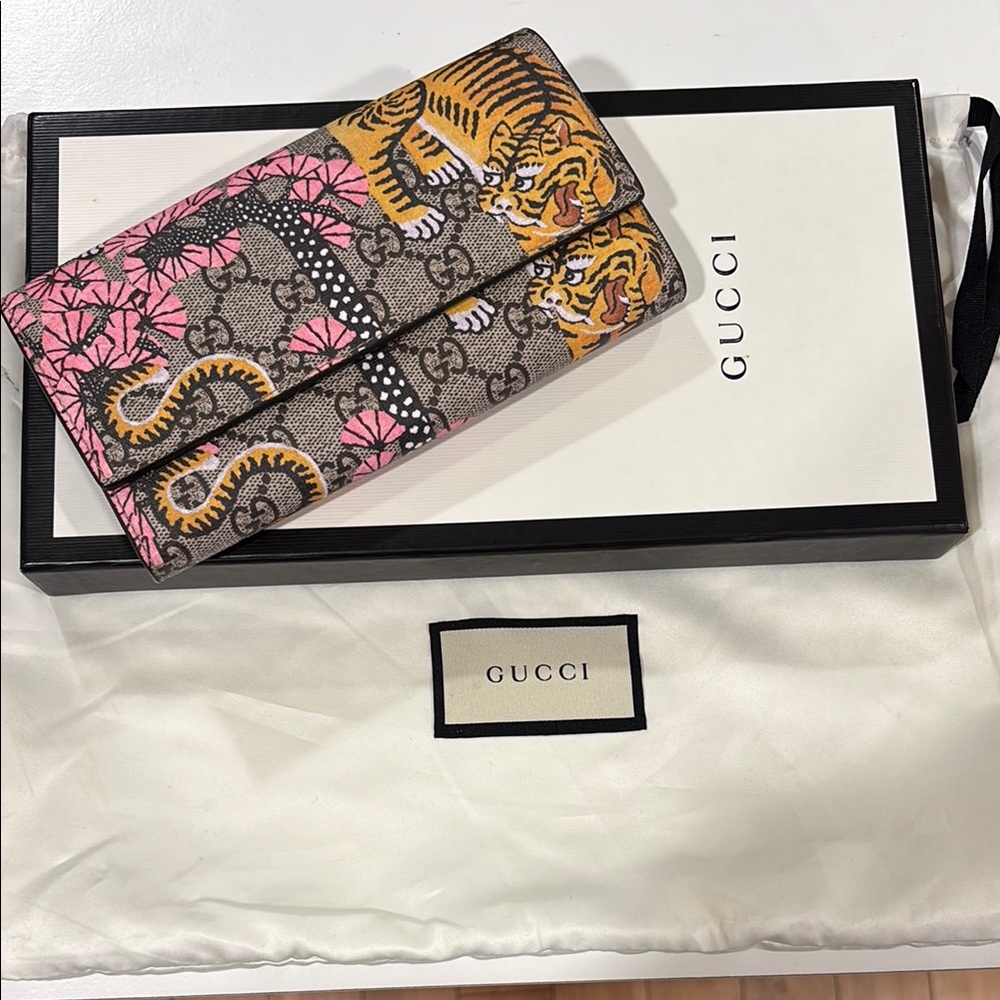 NEW! Gucci Pink and Brown Tiger Print Wallet